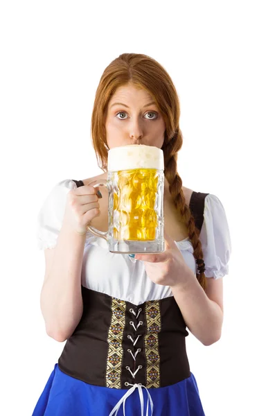 Oktoberfest dívka pití džbán piva — Stock fotografie