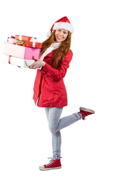 Rossa festiva che tiene la pila di regali — Foto Stock