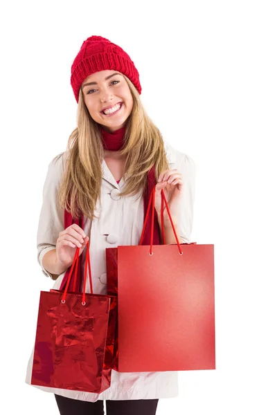 Mooie blonde bedrijf shopping tassen — Stockfoto