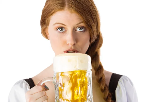 慕尼黑啤酒节女孩喝罐啤酒 — 图库照片