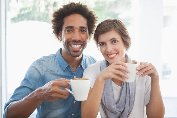Hétköznapi pár együtt kávézunk — Stock Fotó