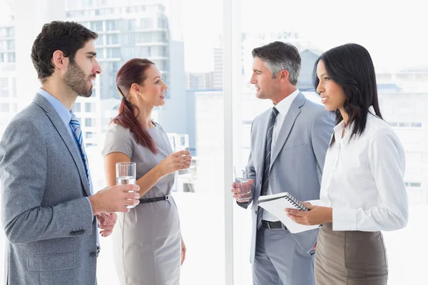 Equipo de negocios tomando unas copas — Foto de Stock