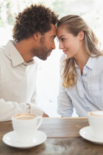 Pareja feliz en una cita — Foto de Stock