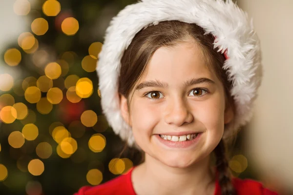 Εορταστική κοριτσάκι χαμογελώντας σε κάμερα — Φωτογραφία Αρχείου
