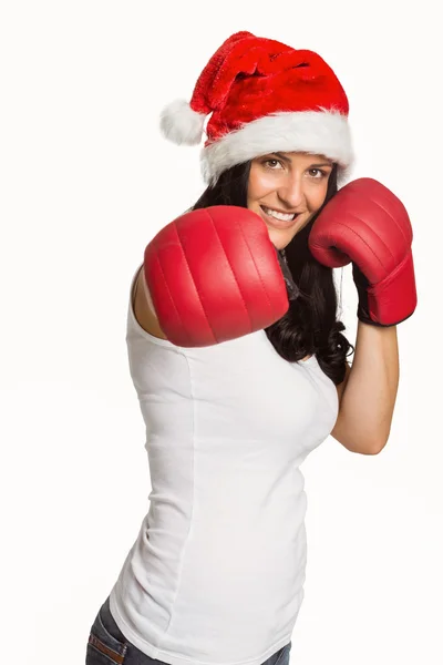 Frau schlägt mit Boxhandschuhen zu — Stockfoto