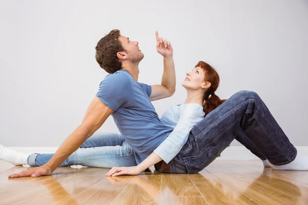 Couple sitting on the floor — Stock Photo, Image