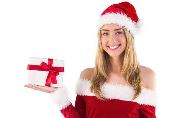 Hübsches Weihnachtsmädchen mit Geschenk — Stockfoto