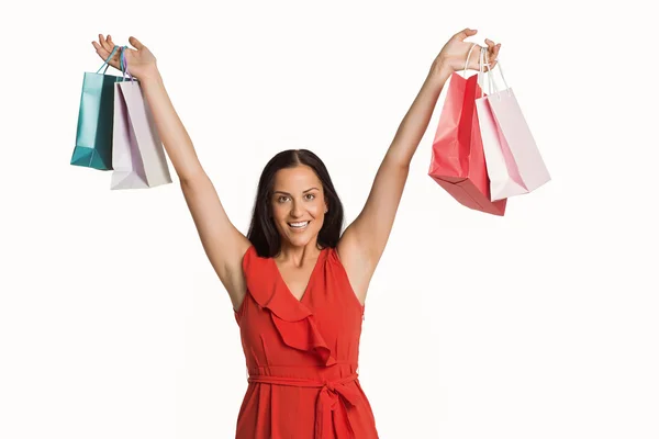 Mulher de pé com sacos de compras — Fotografia de Stock