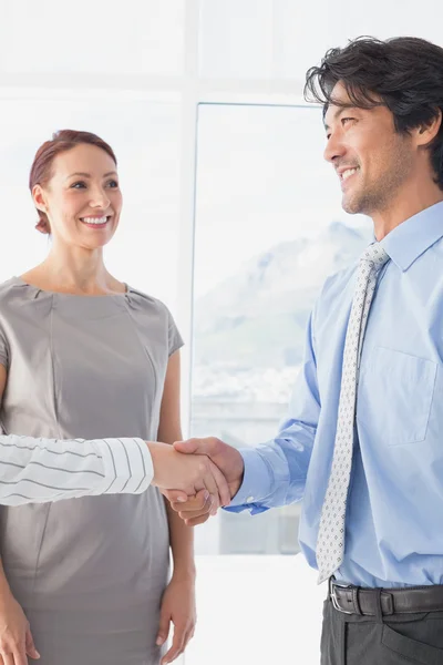 Business man shaking colleagues hand — Stock Photo, Image