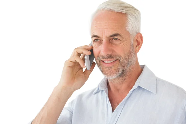 Sonriendo hombre maduro utilizando el teléfono móvil —  Fotos de Stock