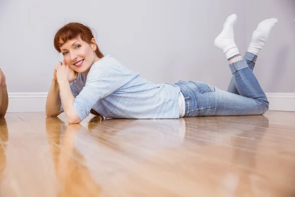 Woman lying on the floor — Stock Photo, Image