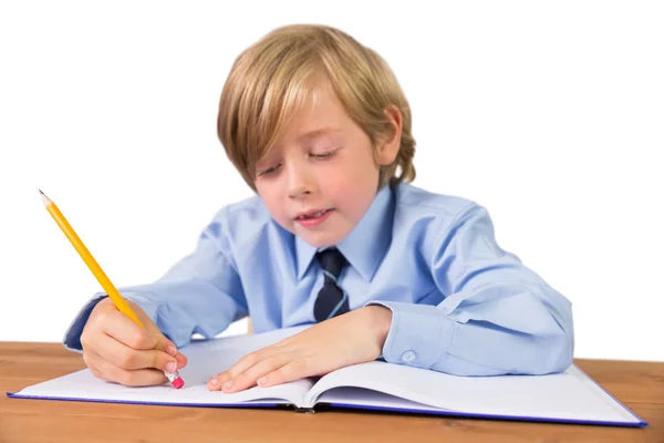 Uczeń pisanie notatek w notatniku — Zdjęcie stockowe