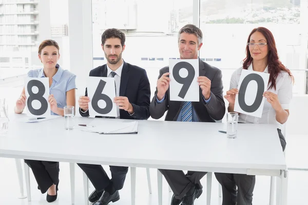 Equipe de negócios dando classificações — Fotografia de Stock