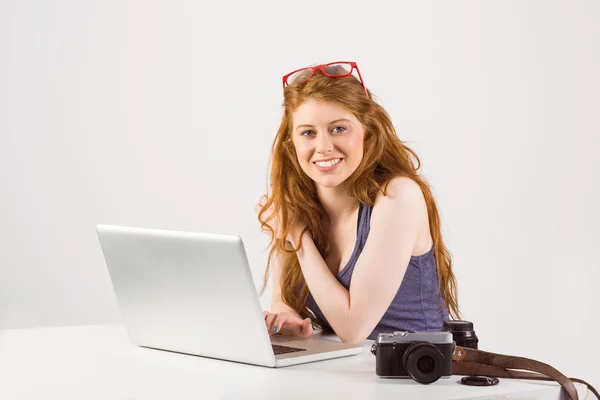 Pretty redhead working on laptop — Stock Photo, Image