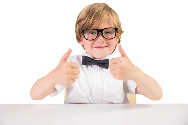 Étudiant portant des lunettes et noeud papillon — Photo