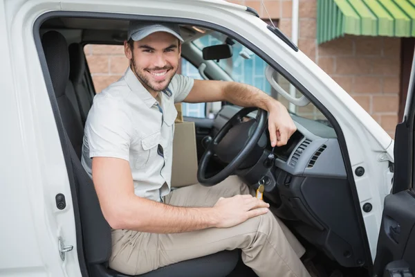 Delivery driver smiling — Stock Photo, Image