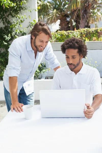 Two friends enjoying coffee together with laptop — Stock Photo, Image