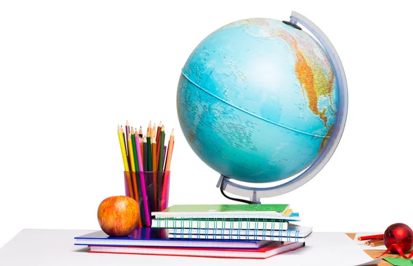 Pupils desk with books and globe — Stock Photo, Image
