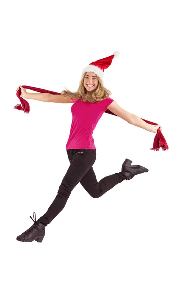 Rubia festiva saltando y sonriendo a la cámara — Foto de Stock
