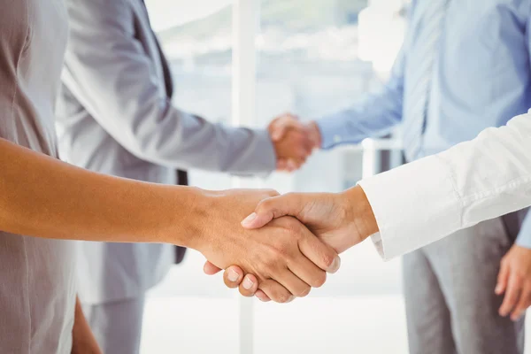 Two fellow employees shaking hands — Stock Photo, Image