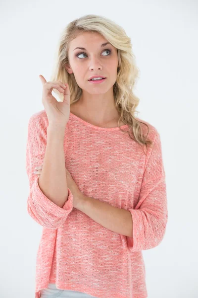 Doordachte mooie vrouw op zoek weg — Stockfoto