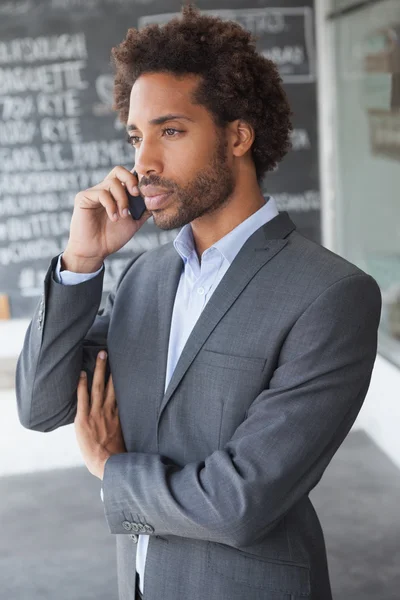 Bell'uomo d'affari al telefono — Foto Stock