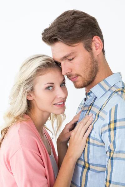 Nahaufnahme eines romantischen jungen Paares — Stockfoto