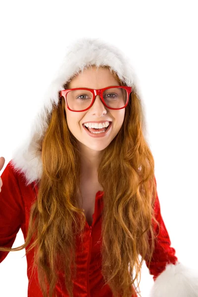 Ruiva festiva sorrindo para a câmera — Fotografia de Stock