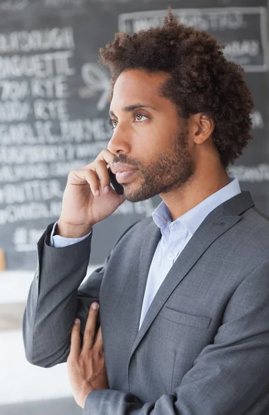 Bell'uomo d'affari al telefono — Foto Stock