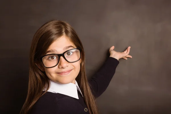 Schattig leerling glimlachen op camera — Stockfoto