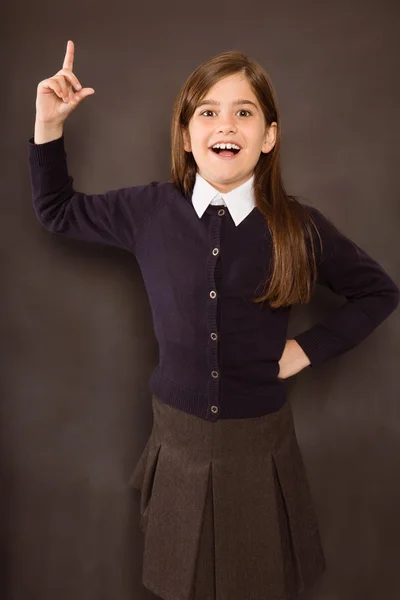 Netter Schüler lächelt in die Kamera — Stockfoto