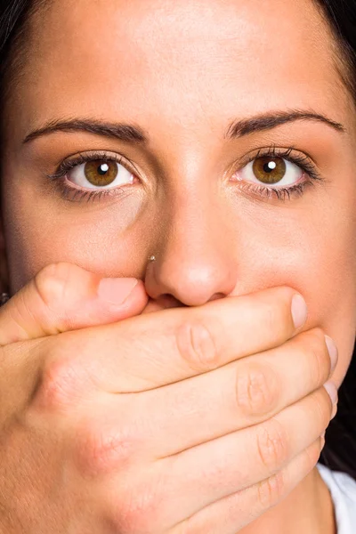 Man covering his girlfriends mouth — Stock Photo, Image