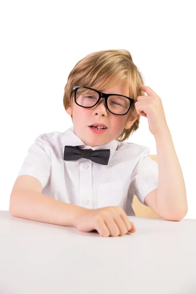 Étudiant portant des lunettes et noeud papillon — Photo