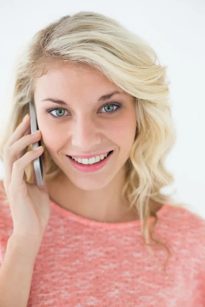 Beautiful young woman using mobile phone — Stock Photo, Image