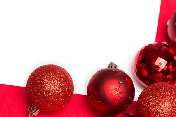 Witte pagina met rode kerstballen — Stockfoto