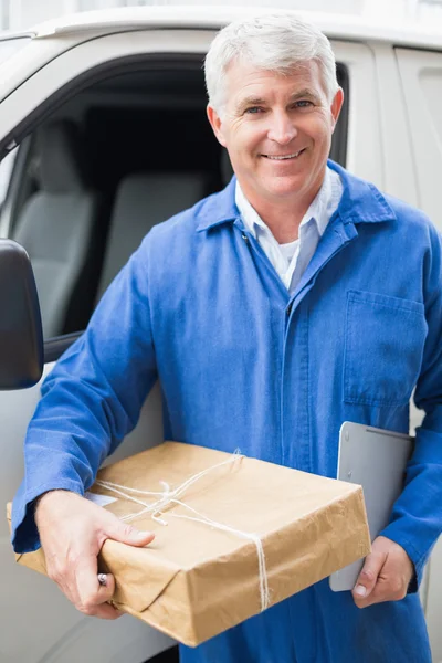 Delivery driver smiling — Stock Photo, Image