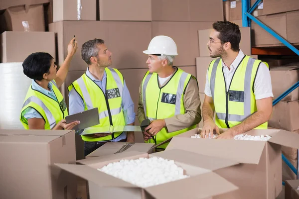 Magazijn werknemers verzending in voorbereiding — Stockfoto