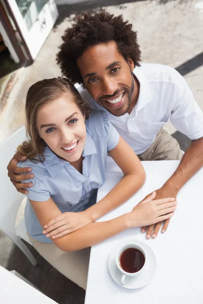 Gelukkige paar koffie samen met — Stockfoto