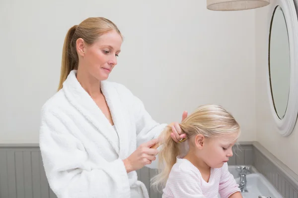 Mother and daughter getting ready — Stock Photo, Image