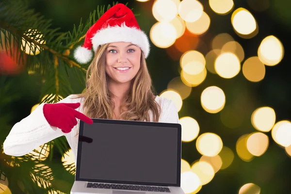 Kompositbild einer festlichen Blondine mit Laptop — Stockfoto