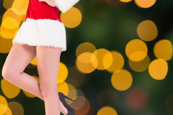 Festive gambe delle donne in tacchi alti — Foto Stock