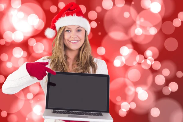 Imagem composta de loira festiva mostrando um laptop — Fotografia de Stock