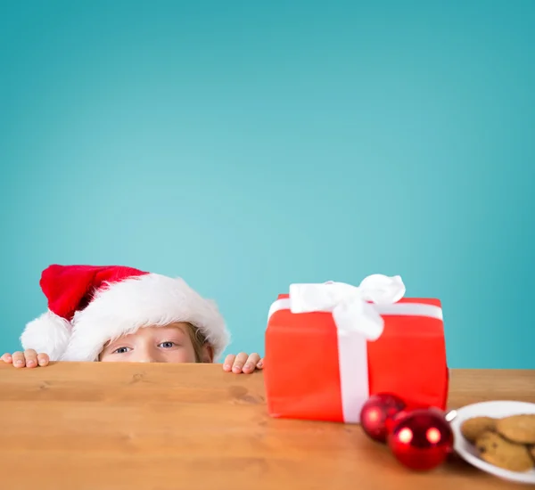 Immagine composita del ragazzo festivo che sbircia sul tavolo — Foto Stock