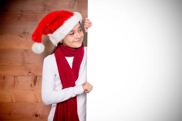 Menina festiva mostrando cartão — Fotografia de Stock