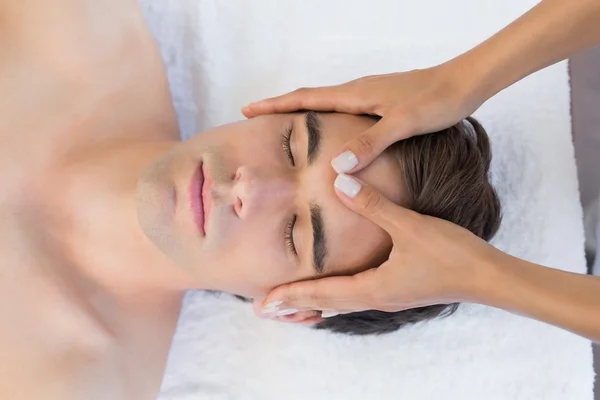 Man receiving head massage — Stock Photo, Image