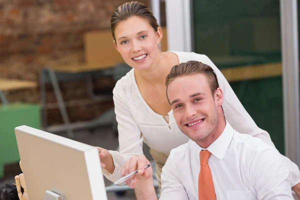 Portrait of photo editors using computer in office — Stock Photo, Image