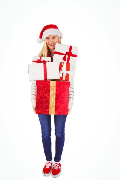 Festliche Blondine hält Berge von Geschenken in der Hand — Stockfoto