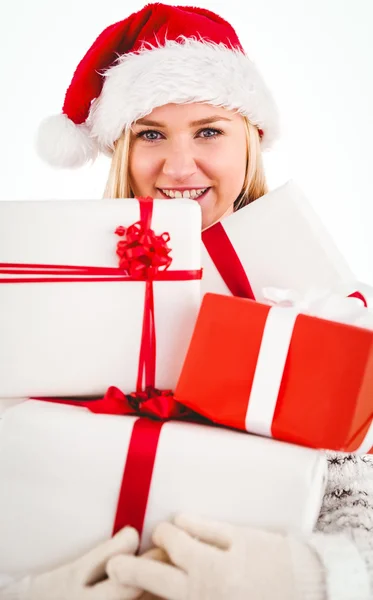 Rubia festiva sosteniendo montón de regalos —  Fotos de Stock