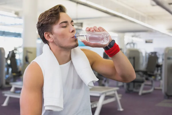Fit man taking a break from working out — Stock Photo, Image