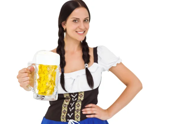 Jolie fille oktoberfest tenant réservoir de bière — Photo